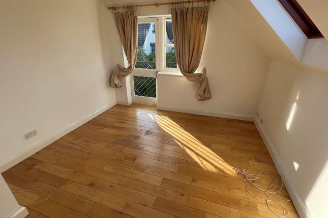 9 The Pines, Anthony Road, Borehamwood photo 5