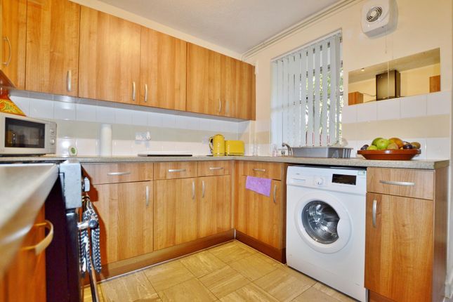 Town house for sale in Wine Close, London