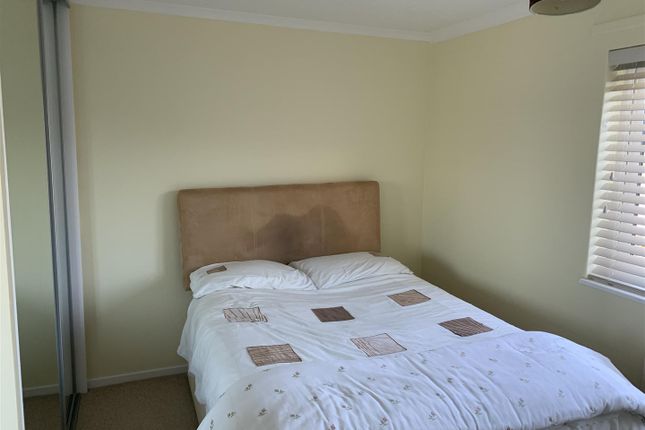 120, Meredith Road, Stevenage photo 2