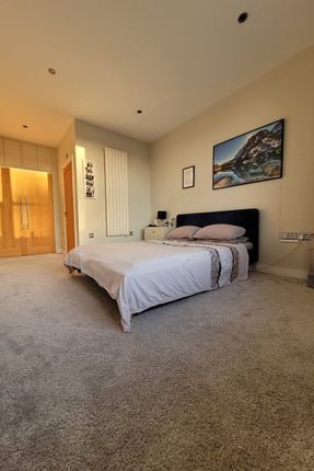 8 Riverside House, Furlong Road, Bourne End photo 4