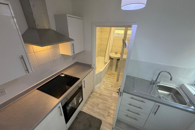 57, Gloucester Road, Edmonton photo 3