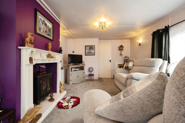 10, Hill Plantation, Bromham photo 4