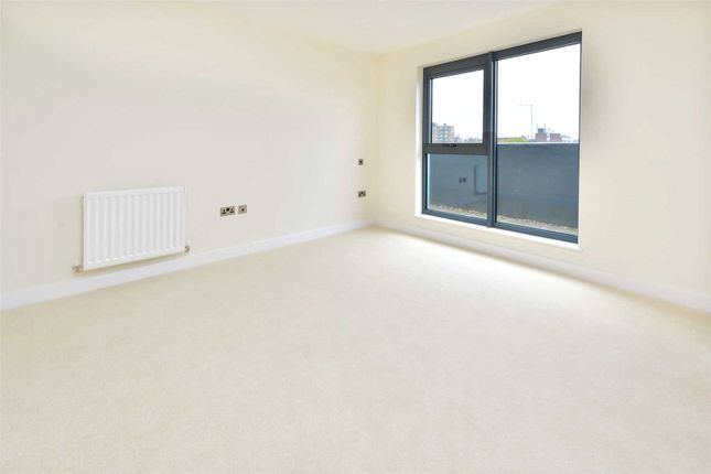 1-bed flat on Hythe House, 55, 1 Green Lanes, London, £380,000