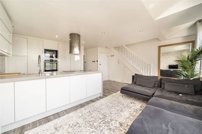 141c, Charlton Church Lane, London photo 2
