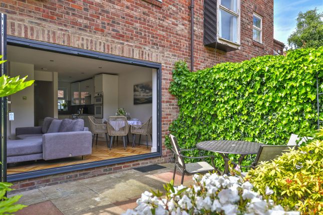 Town house for sale in Hunt Court, York