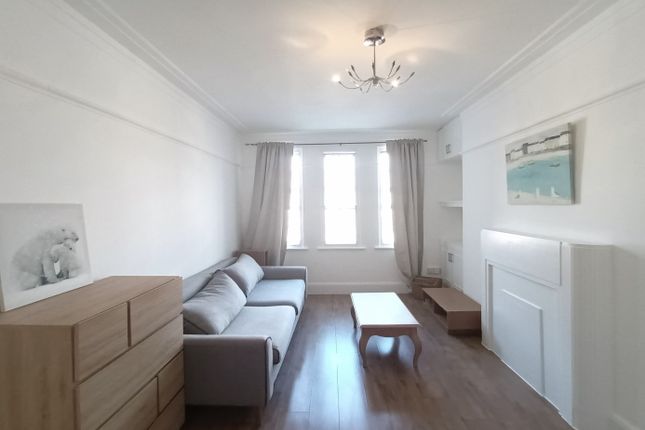 Flat to rent in Hillside Court, Finchley Road (Near Swiss Cottage), London
