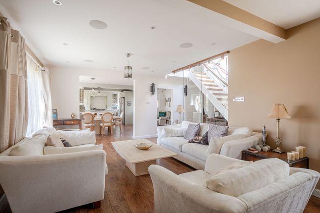 12 Milburn Walk, Epsom photo 4