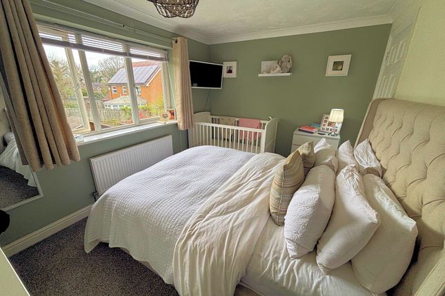 10, Halliday Close, Radlett photo 2