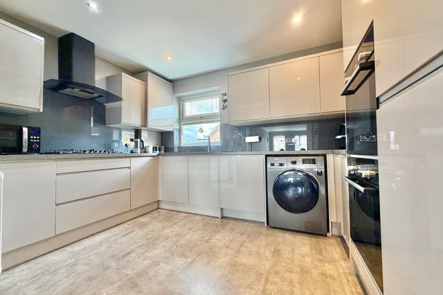 16 Belfry Court, Wakefield photo 2
