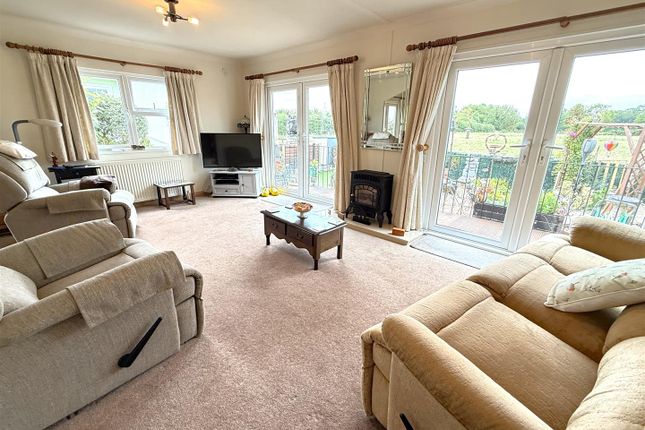 27 The Crescent, Allington Gardens, Allington photo 3