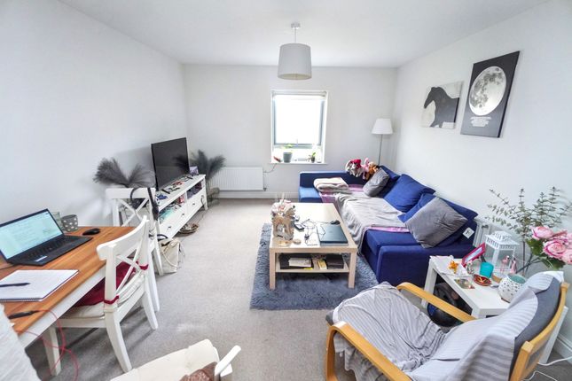 16 Pallatia Court, High Wycombe photo 3