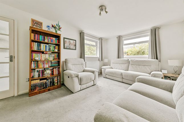 35, Lonsdale Road, Stevenage photo 3
