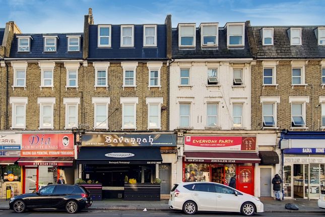 Flat to rent in Poplar Mews, Uxbridge Road, London