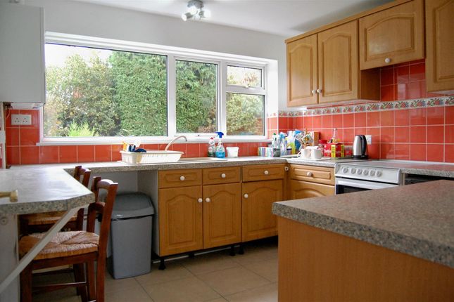 3, Winton Court, Petersfield photo 3