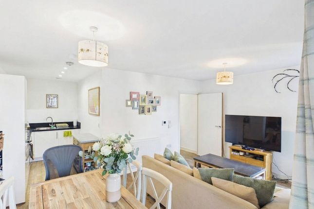 Kingfisher Heights, 2,Flat 106, Bramwell Way, London photo 2