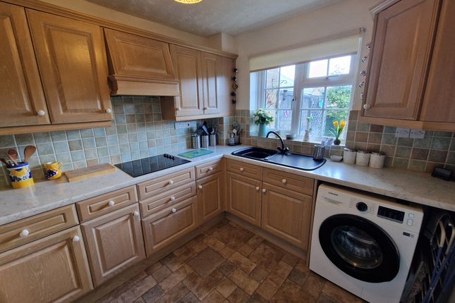 65 Larkspur Crescent, Yeovil photo 4
