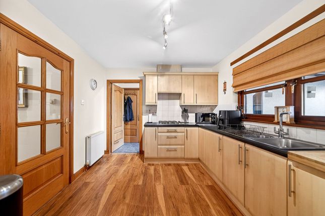 10 Dixon Court, Bathgate photo 2