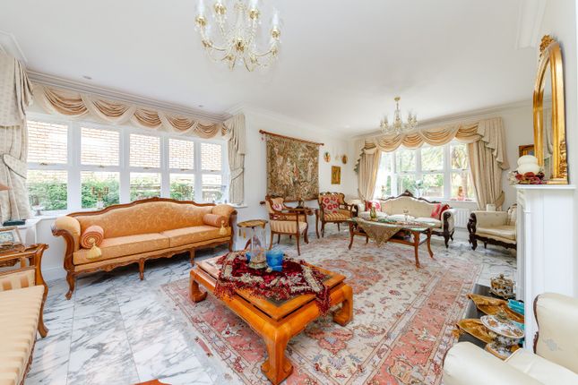 1, Orchard End, Weybridge photo 4