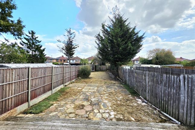 16, Killowen Avenue, Northolt photo 3