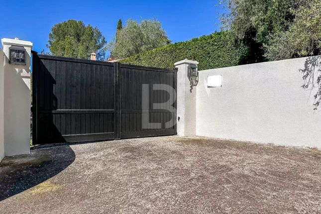 Detached house for sale in Le Rouret, 06650, France