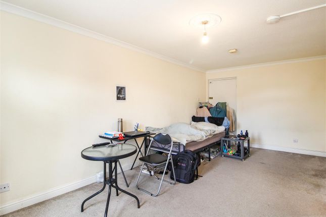 33, Redhall Crescent, Leeds photo 3