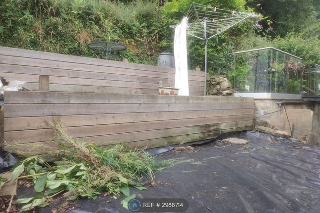 Belle Vue Terrace, Luddendenfoot, Halifax photo 3