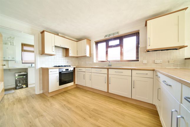 2, Emminster Close, Weymouth photo 4