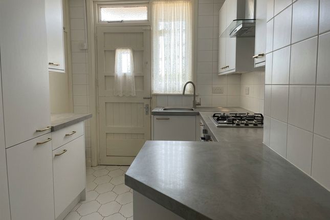 422a, Alexandra Avenue, Rayners Lane photo 3