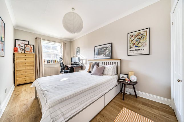 51, Leathermarket Court, London photo 4