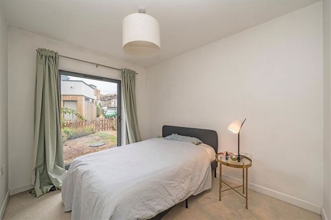 5, Woodland Mews, London photo 4