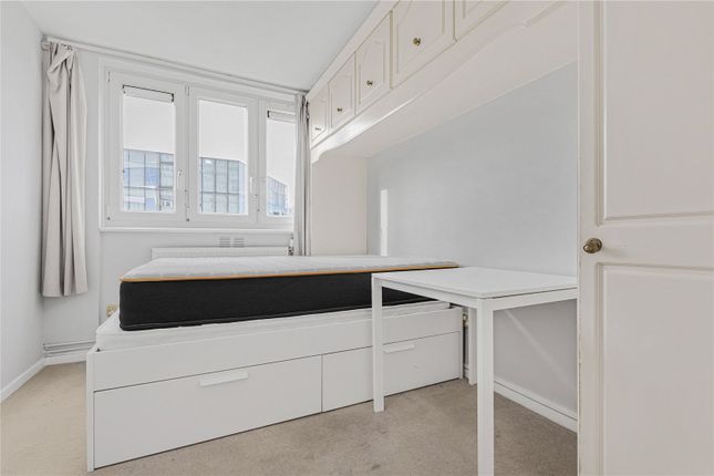 Flat 28, Turnpike House,, Goswell Road, London photo 3