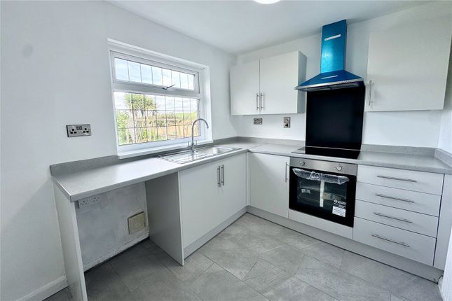 34, Gawsworth Close, Shaw photo 2