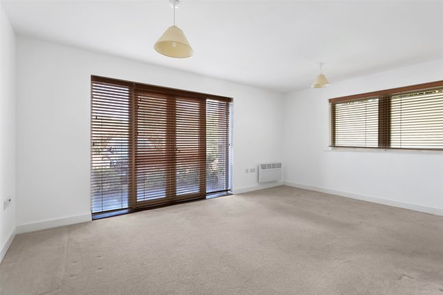 Flat 5,, Defoe Court, Dorking photo 2