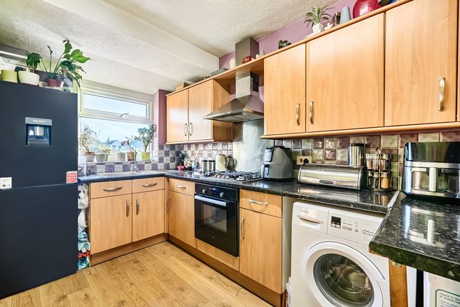 114, Bessemer Road East, Swindon photo 4