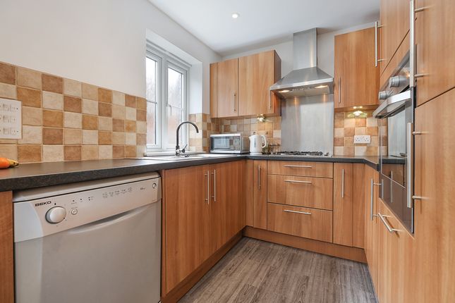 1, Meadow Way, Surrey photo 4