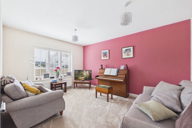 67 Goodearl Place, Princes Risborough photo 2