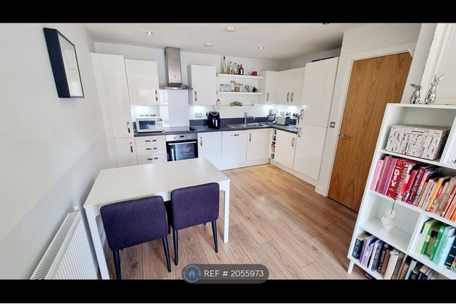Flat to rent in Crown Drive, Romford