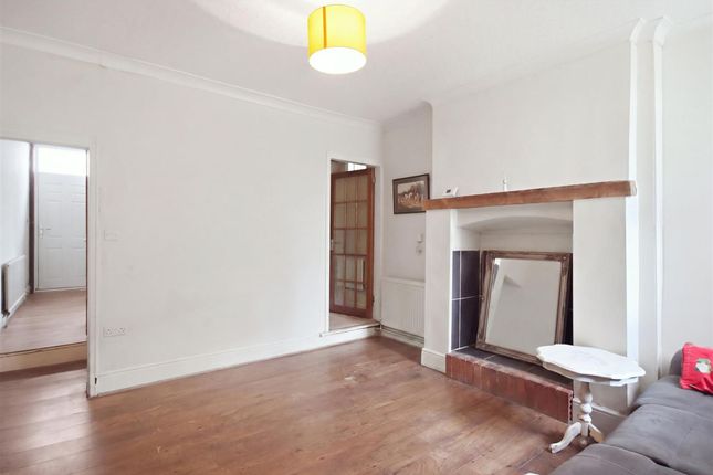22 Hardstoft Road, Chesterfield photo 2