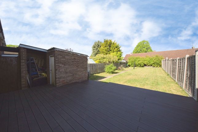 8, Knights Close, DUNSTABLE photo 4