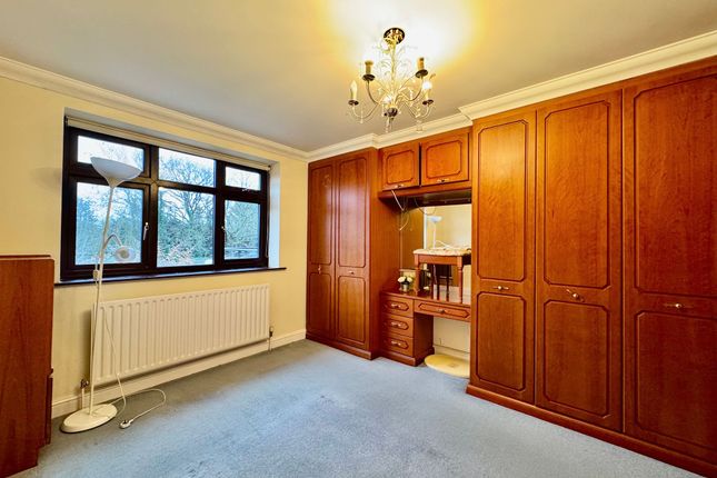 Flat 14, Eaton Court, Edgware photo 3