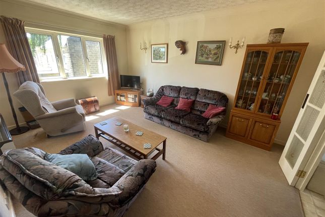 18, Wyvern Court, Crewkerne photo 2