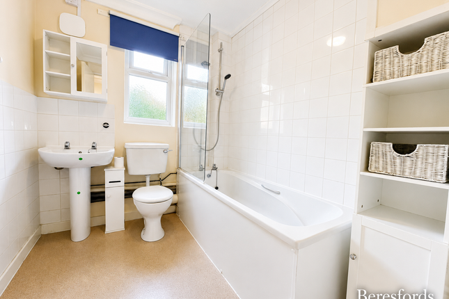 1, Bridge Court, Witham photo 5