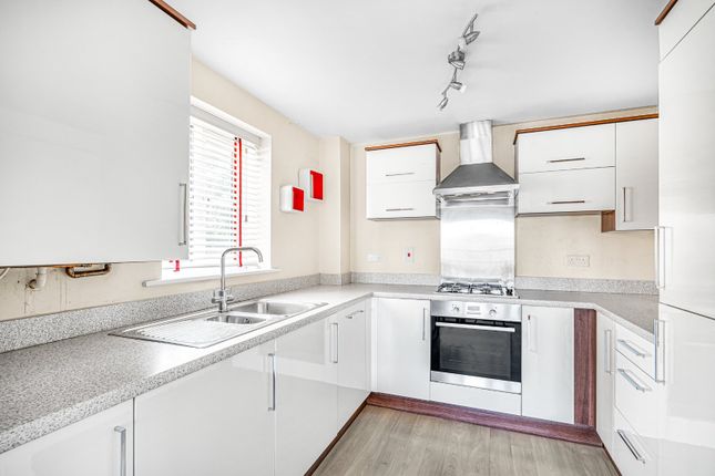 Flat 4, Yew House, 2, Plantation Close, Hertfordshire photo 2