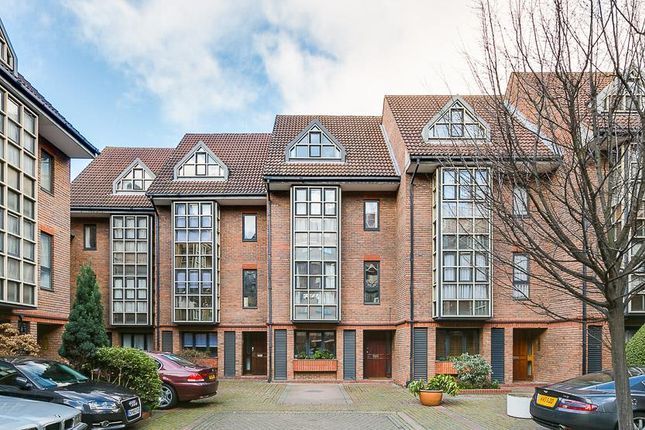 Town house for sale in Windsor Way, Brook Green, London