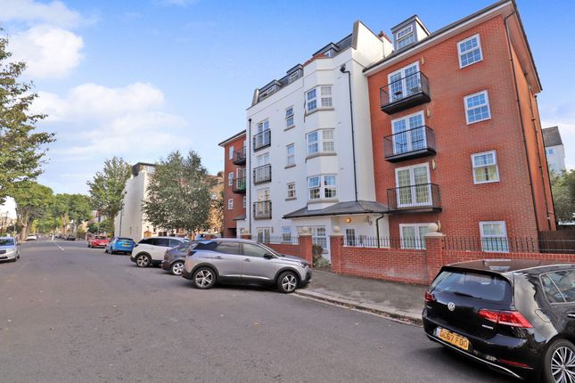 Flat 23, Regents Court, Southend-On-Sea photo 2