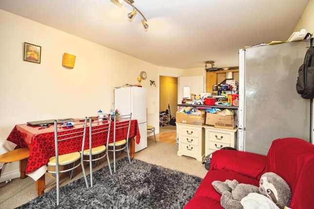 Flat 5, 8A,, Glendinning Avenue, Dorset photo 3