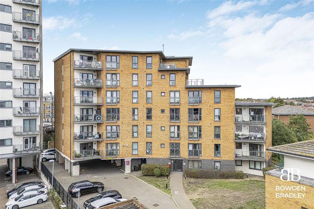 2-bed flat on Flat 53, Gateway Court 5-7 Parham Drive, Ilford, £350,000