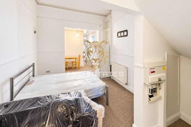 46 Dagnall Park, London photo 5