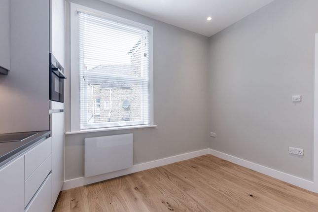 Flat 6 68 Arodene Road, London photo 4