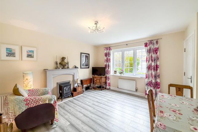 5, Paxton Place, Buxton photo 2